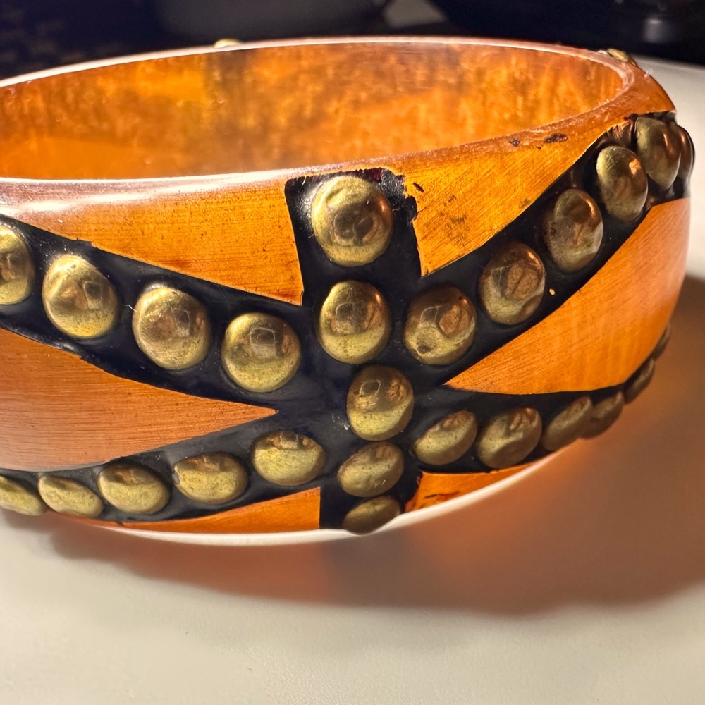 Apple Juice Swirl Studded Bangle Bracelet